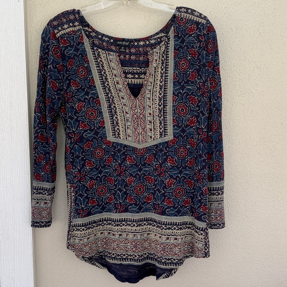 🌻  Lucky Brand Navy Floral V-Neck Tunic with Red Accents